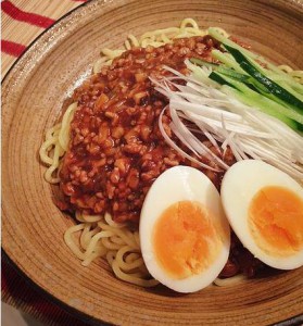 ジャージャー麺
